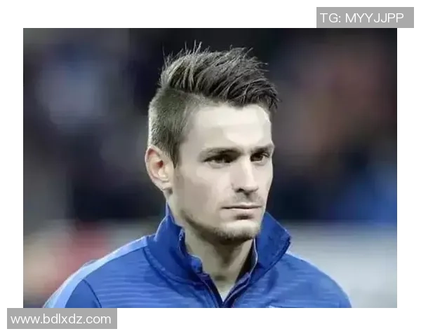 足球球星发型潮流解析 轻松get个性发型打造独特魅力